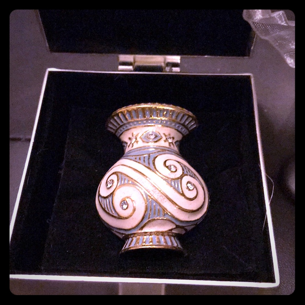 IOB Vintage 70’s Brooch